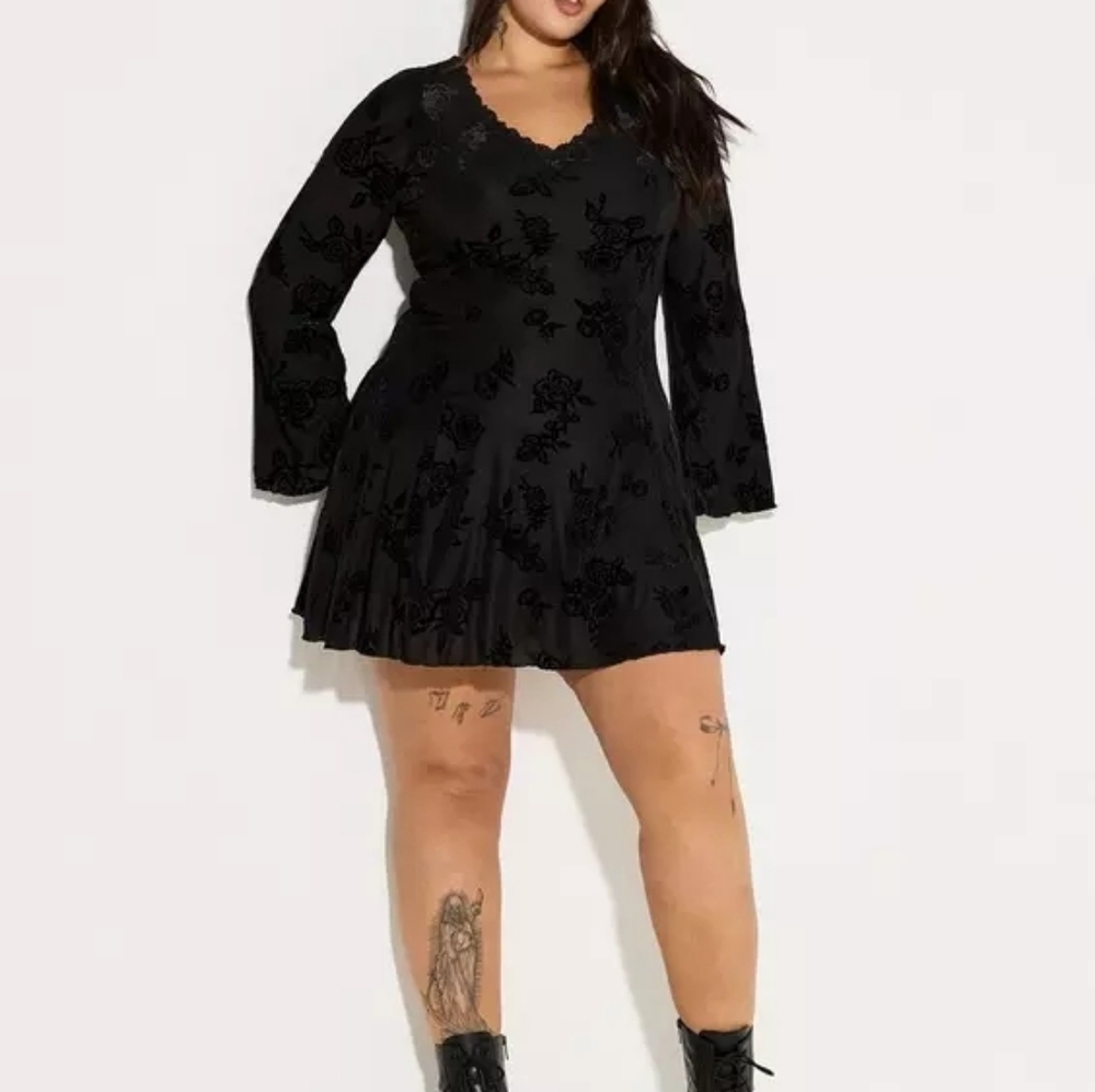 Torrid LoveSick Bell-Sleeve Witchy Whimsigoth Burnout Mini Dress Size 0